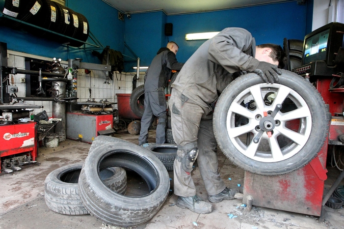 Vasarą rūpesčių automobiliu nemažėja