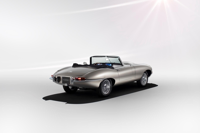 „Jaguar Classic“ praeities šedevrą sutuokė su pažangiausiomis technologijomis
