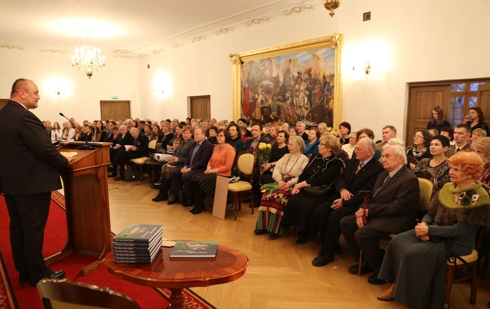 Signataras eilėmis rašo savo krašto istoriją