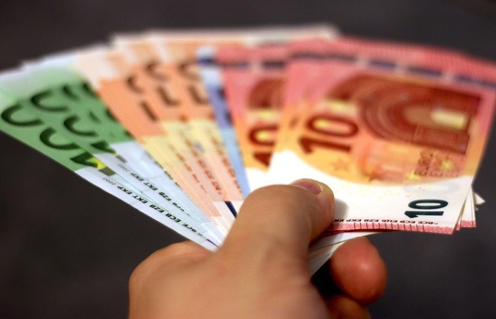 Darbo užmokestis „į rankas“ per metus išaugo 8,4 proc.
