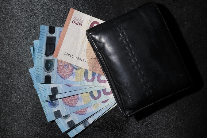 Kiek žmonių Lietuvoje pernai gavo minimalią ir mažesnę algą?