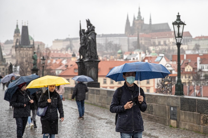 Čekijoje paskelbta nepaprastoji padėtis, Slovakija į šalį įsileis tik lenkus