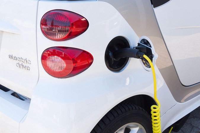 Savivaldybėse plečiamas elektromobilių įkrovimo stotelių tinklas