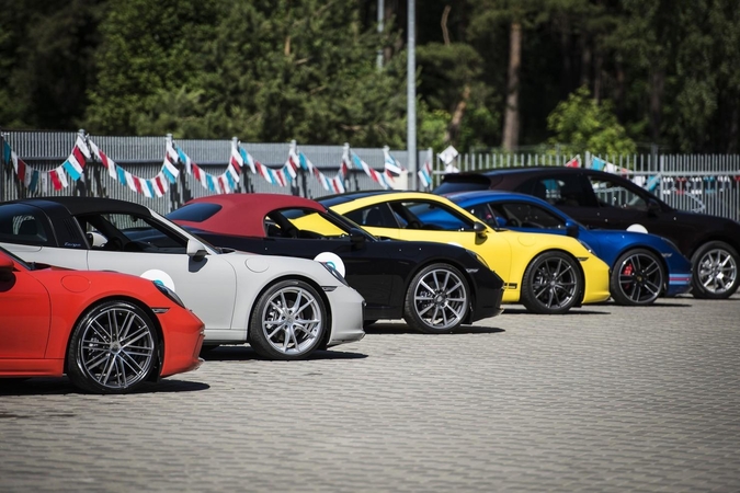 „Porsche“ spalvos: Lietuvoje pastebi kintančius pirkėjų norus