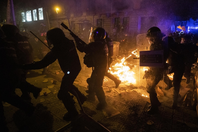 Ispanijoje – nauji protestai dėl nuosprendžių katalonų lyderiams
