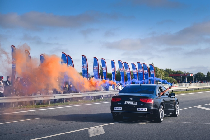 Traukos lenktynėse Palangoje greičiausi – „Nissan GT-R“ automobiliai