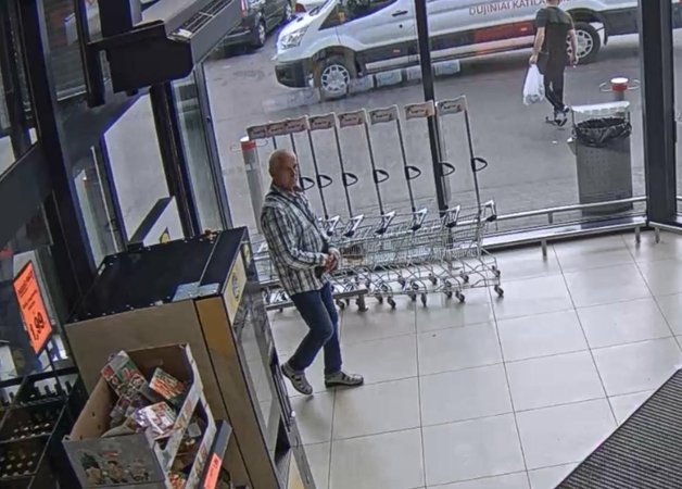 Pareigūnai aiškinasi, kas pasisavino paliktą svetimą piniginę