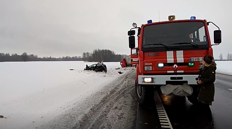 Avarija Kėdainių rajone: po susidūrimo su vilkiku žuvo automobilio vairuotojas