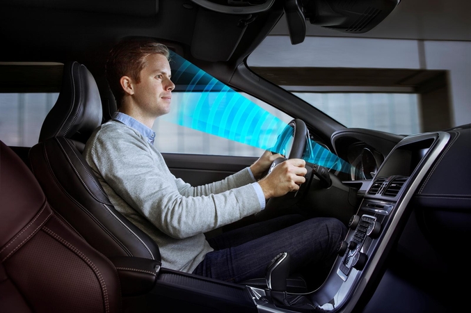 Bus sukurti automobiliai, sugebantys sekti vairuotojo dėmesio sutelkimo lygį