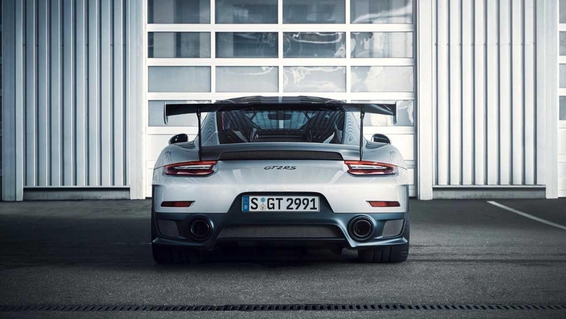 „Porsche“ pristatė galingiausią visų laikų „911“ modelį