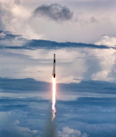 „SpaceX“ krovininis erdvėlaivis sėkmingai startavo į TKS