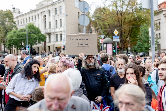 „Dobilo daigo“ atstovai neatvyko protesto dalyviams paaiškinti, ar skvere kirs medžius 