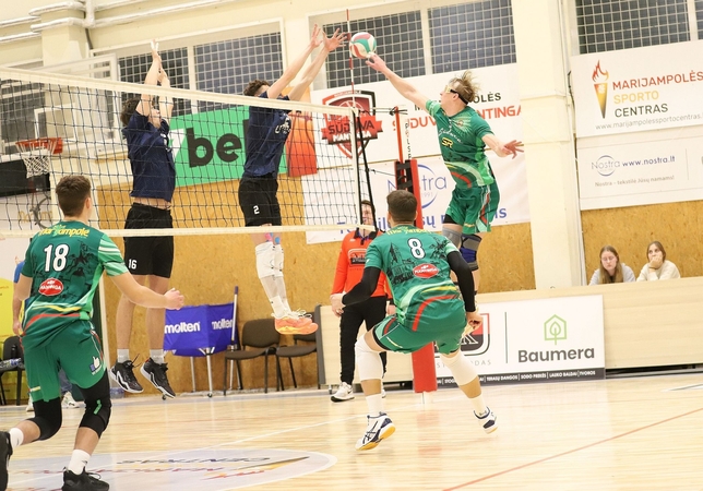 „Meistro kodo“ Lietuvos tinklinio čempionate pergale namuose džiaugėsi tik lyderiai