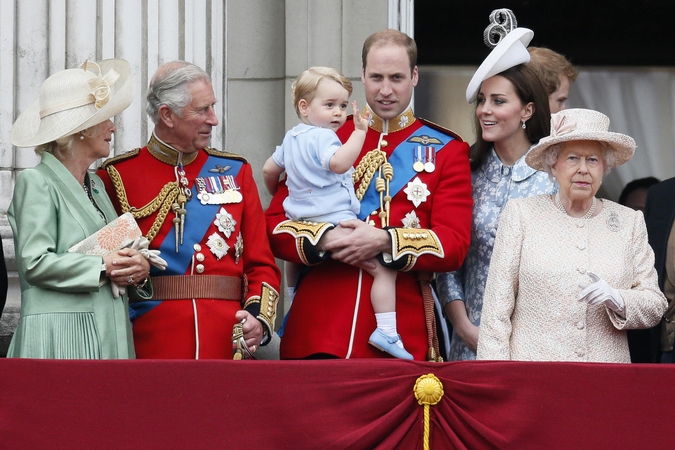 Kembridžo kunigaikštienė Kate dalyvavo karalienės Elizabeth II gimtadienio parade