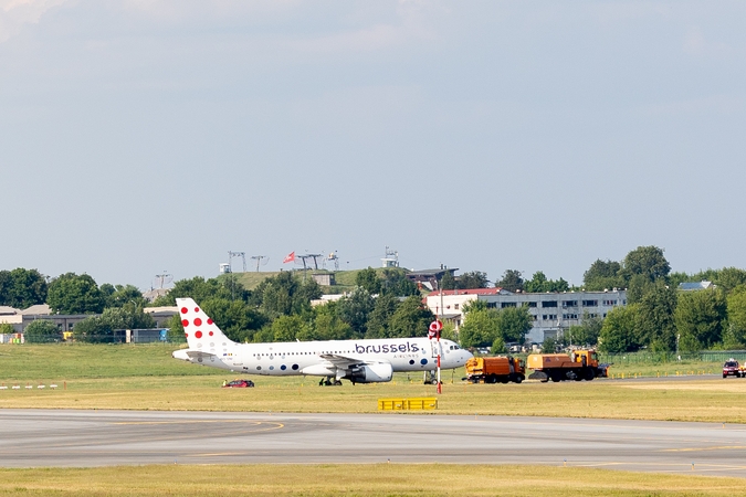 Vilniaus oro uoste dėl orlaivio gedimo užblokuotas kilimo ir tūpimo takas atnaujintas