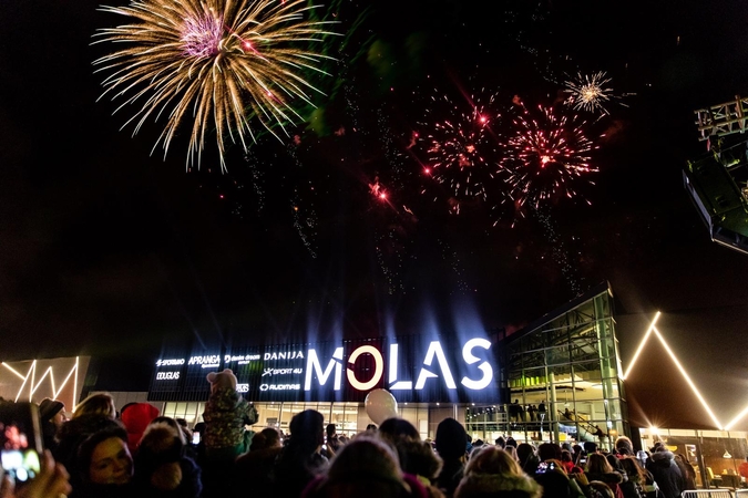 Klaipėdoje po renovacijos duris atvėrė naujas prekybos centras „Molas“