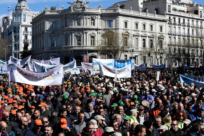 Tūkstančiai ūkininkų dėl sausros surengė eitynes Madride