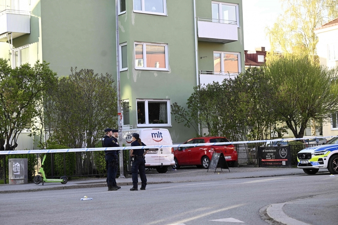 Švedijoje suimti trys asmenys dėl šaudynių kirpykloje