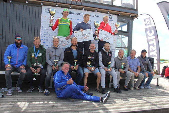 Kuršių marių plaukimo maratonas: brolių triumfas ir du rekordai 