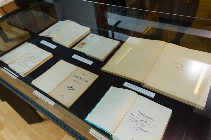 Atidaryta M. K. Čiurlionio meno biblioteka: vilioja itin reti leidiniai