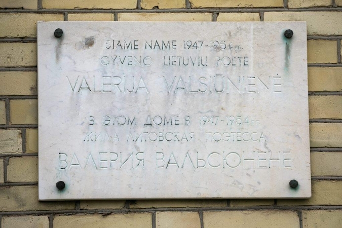 Sostinėje nebeliks atminimo lentos sovietų užverbuotai poetei V. Valsiūnienei