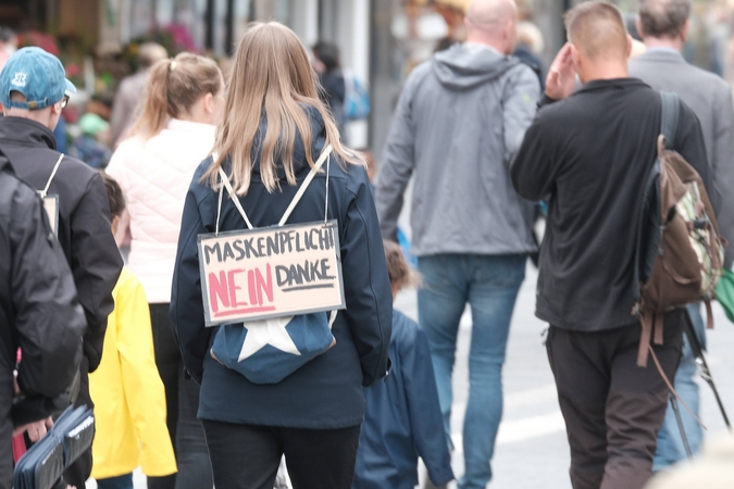 Protestai prieš viešojo gyvenimo apribojimus