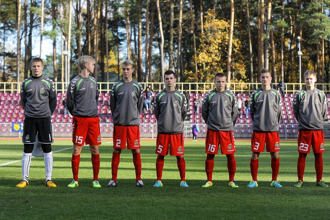 Lietuvos 17-mečiai Europos futbolo čempionato atrankos mačą pralaimėjo švedams