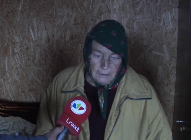 Akmenės rajone plėšikai moterį mušė lazdomis, subadė ir grasino sudeginti