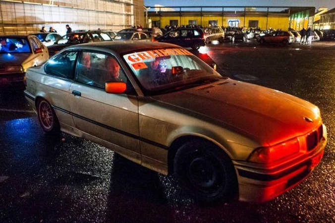 Urmo miestelyje surengtos automobilių varžybos "Crazy trip"
