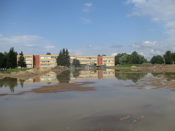 Praūžusi liūtis sustabdė M. Mažvydo progimnazijos stadiono rekonstrukcijos darbus