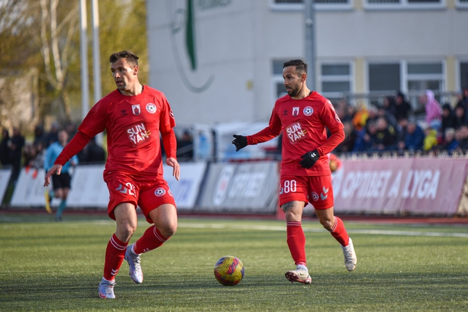 „Hegelmann“ futbolininkai pristabdė lyderius