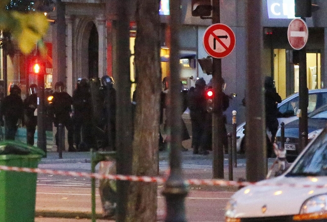 Drama: Paryžiaus banke iš keturių laikytų įkaitų liko viena moteris