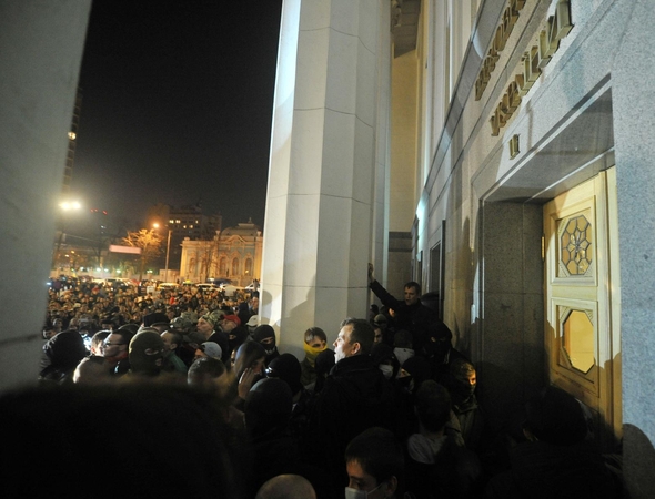 Ukrainos sostinėje šturmuota Aukščiausioji Rada