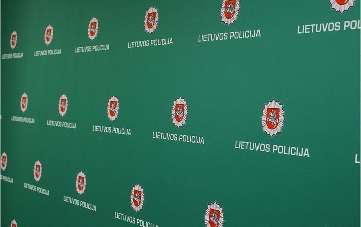 Iš tarnybos atleistas neblaivus merginą persekiojęs policininkas