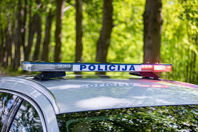 Policija įspėja – už mėginimus santykius aiškintis ugnimi gresia iki 5 metų nelaisvės