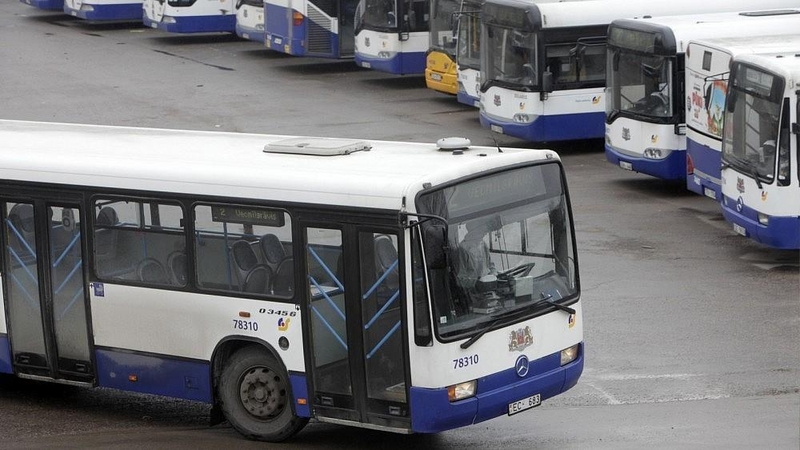 Latvijoje jau du miestai vežios gyventojus nemokamai