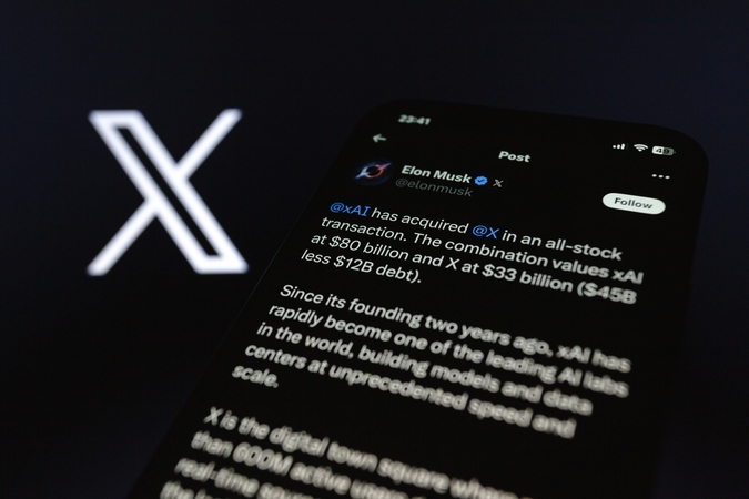Muskas sako, kad startuolis „xAI“ perka platformą „X“ 