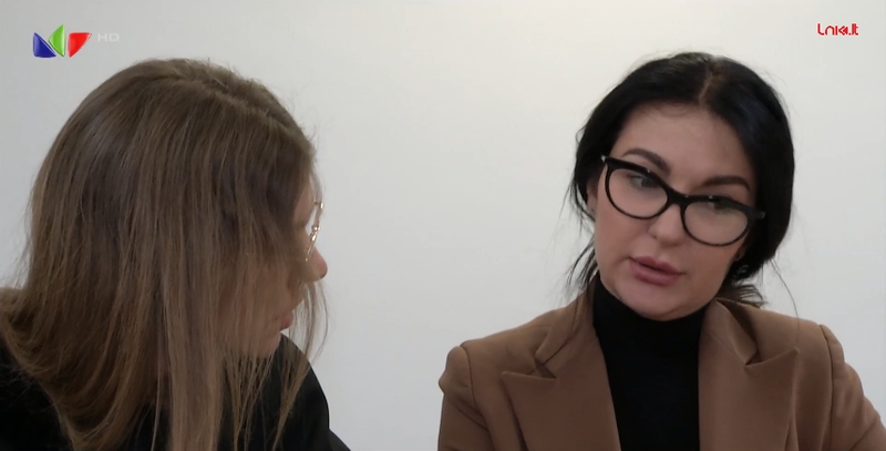 Vilniuje prieš teismą stojo grožio salono savininkė