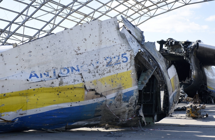 Ukraina sulaikė du pareigūnus dėl didžiausio pasaulyje lėktuvo sunaikinimo