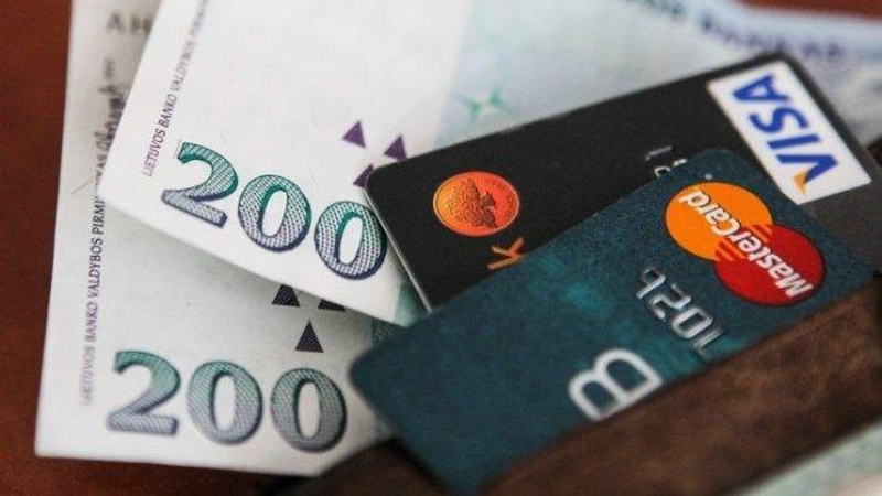 Tikina, kad Naujųjų naktį švenčiantiems problemų atsiskaityti nekils