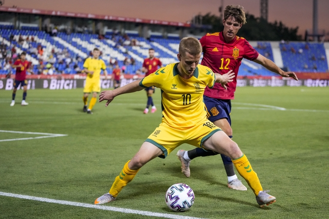 Lietuvos futbolo rinktinė sutriuškinta Ispanijoje 