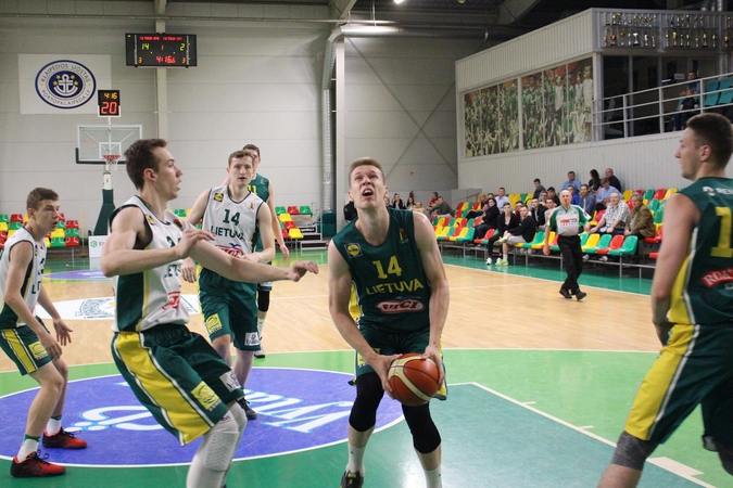 Lietuvos U-20 rinktinė įveikė metais jaunesnius krepšininkus