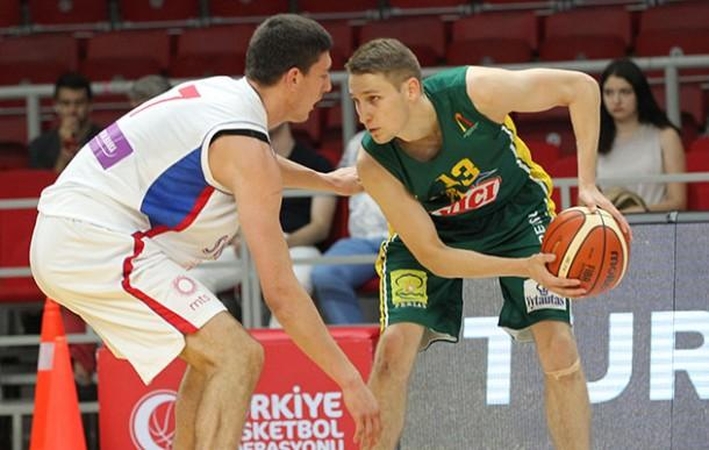 Martynas Varnas (dešinėje)