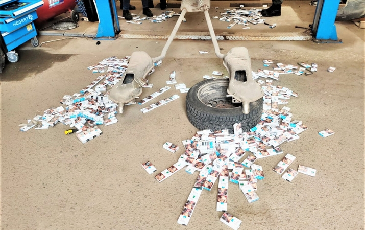 Baltarusiai automobilių kėbuluose slėpė per tūkstantį pakelių cigarečių