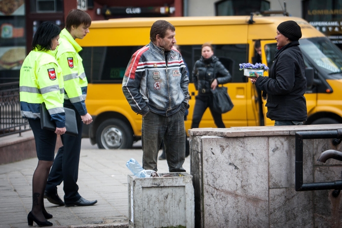 Nelegalus žibučių pardavėjų atkaklumas