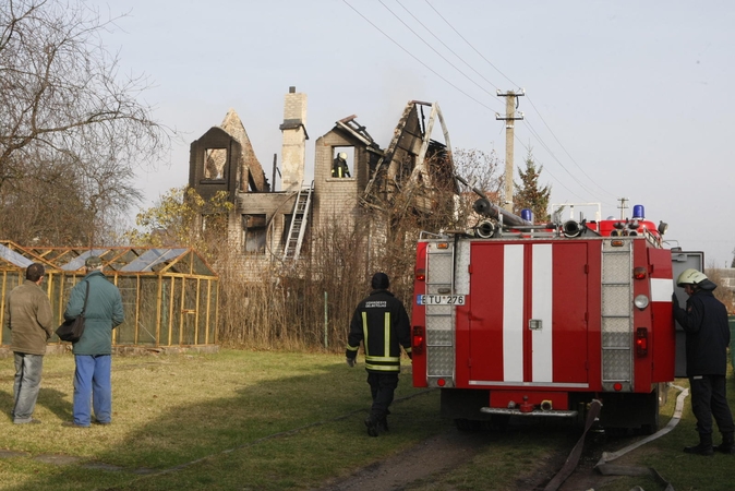 Dituvoje vidurdienį supleškėjo gyvenamasis namas