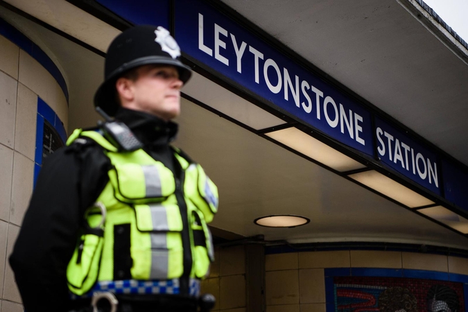 Britų policija tiria „teroristinį“ išpuolį Londono metropolitene