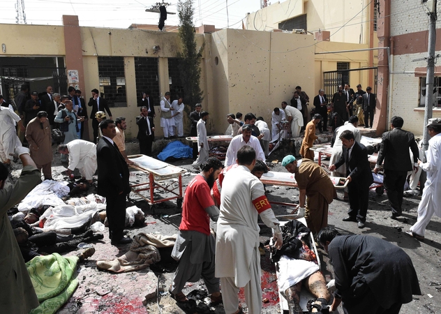 Košmaras Pakistane: sprogus bombai žuvo mažiausiai 70 žmonių