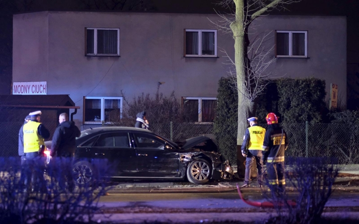 Lenkijoje per automobilio avariją lengvai sužeista premjerė B. Szydlo