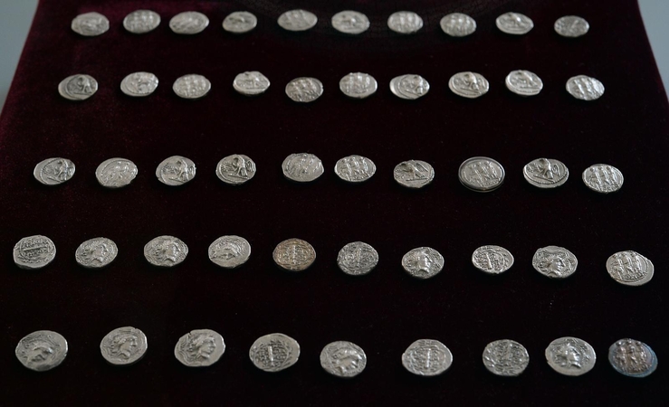 Rumunija atgavo dar kelias senovines auksines monetas ir papuošalus